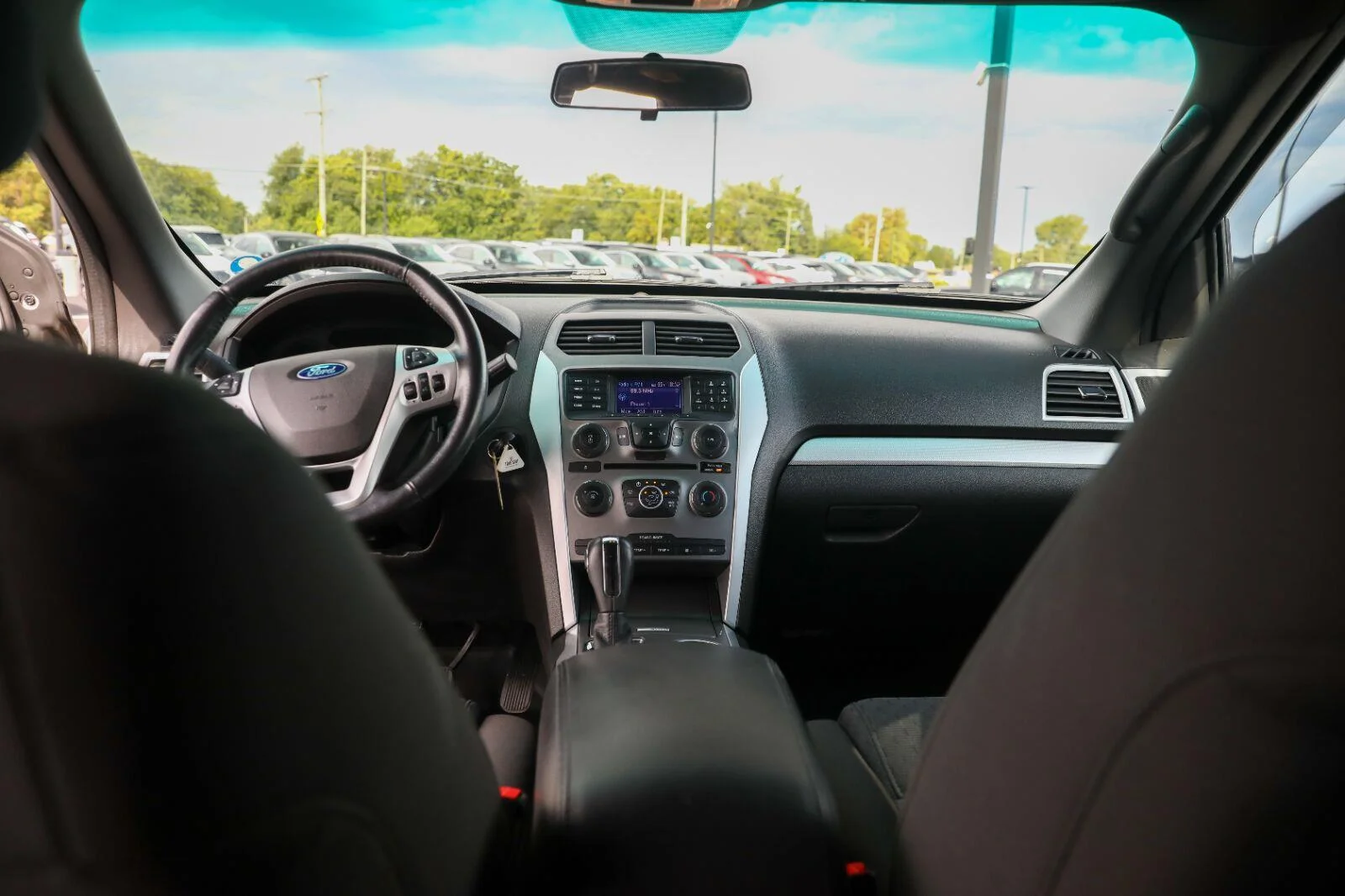 Used 2013 White Platinum Metallic Tri-Coat Ford XLT image 4