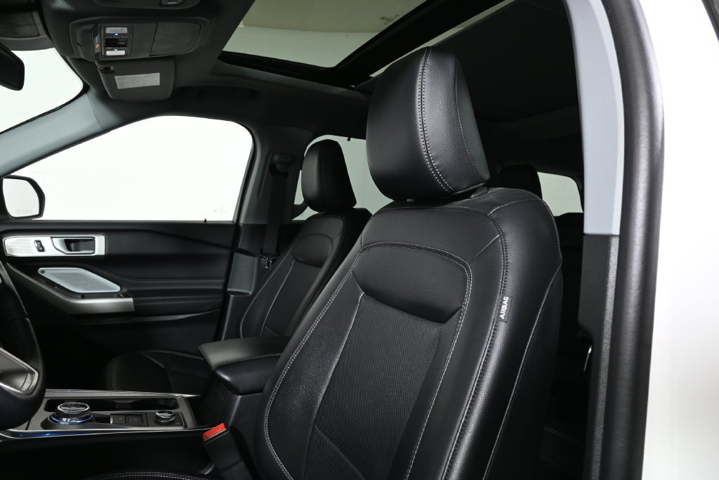 Used 2023 White Metallic Ford Limited image 5