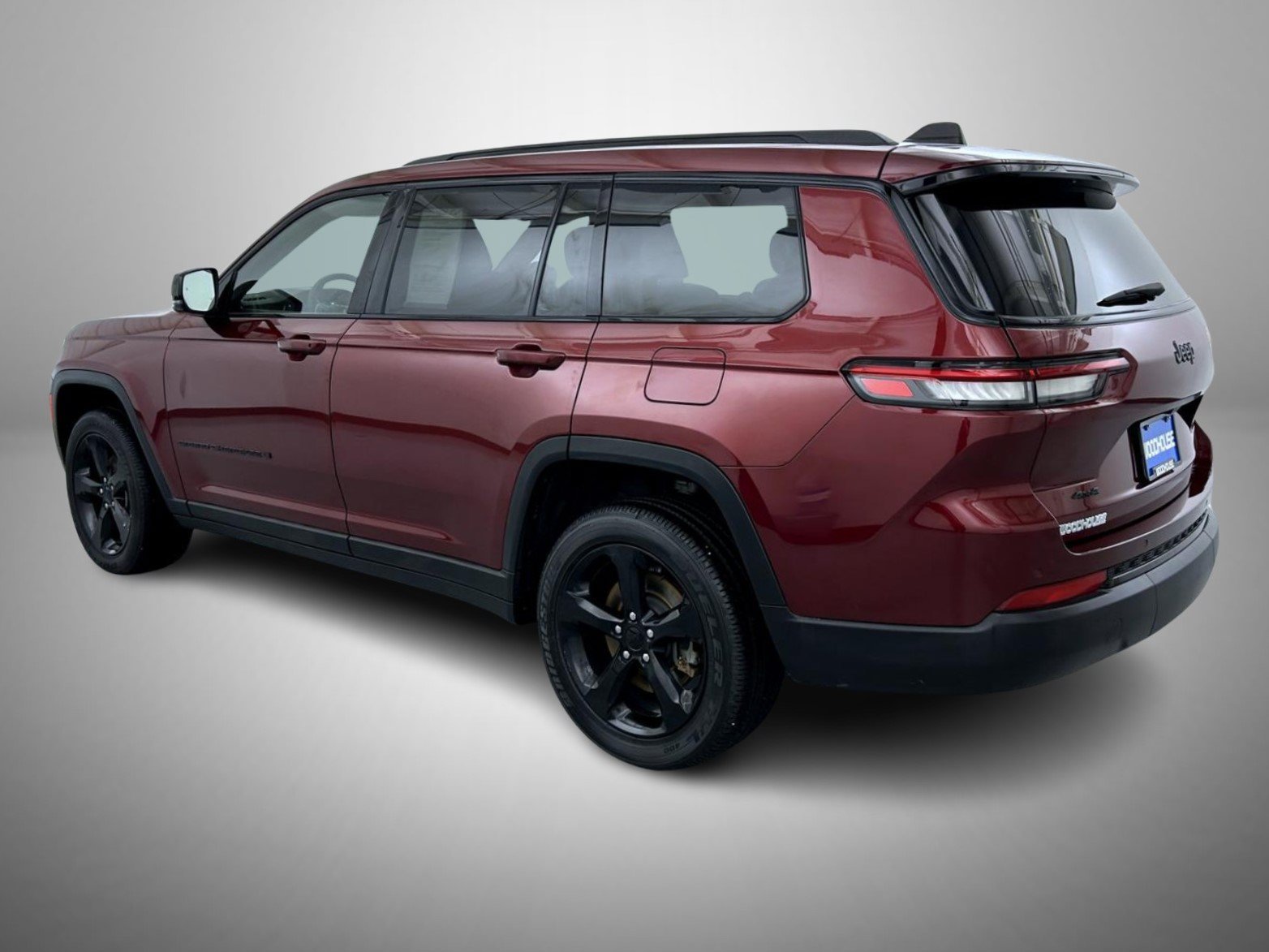 Used 2023 Red Jeep Altitude image 7