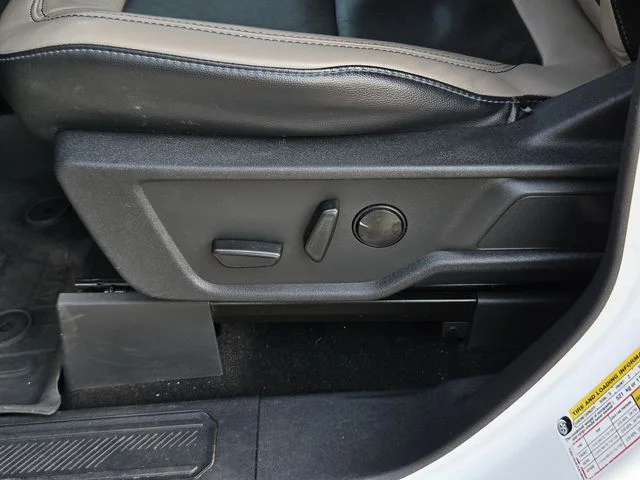 Used 2022 White Ford Wildtrak image 32