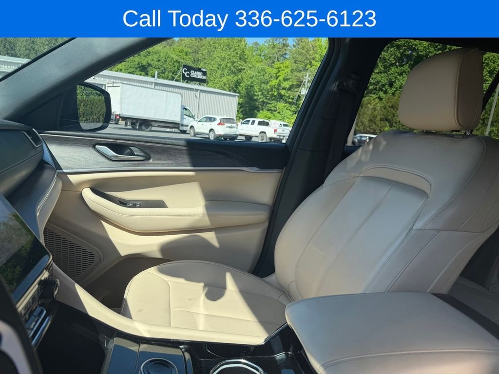 Used 2023 White Jeep Limited image 23