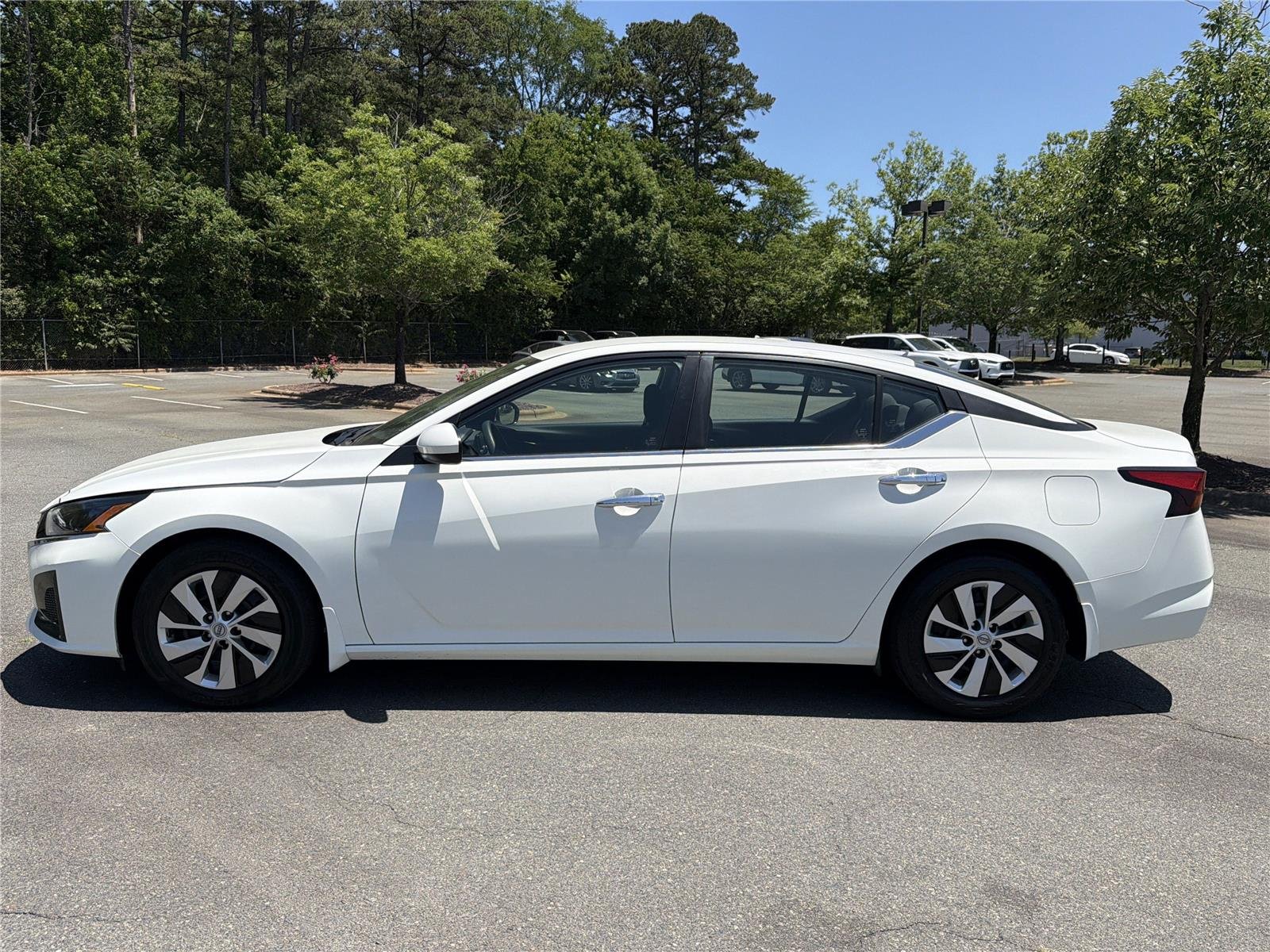 Used 2023 Glacier White Nissan 2.5 S image 21