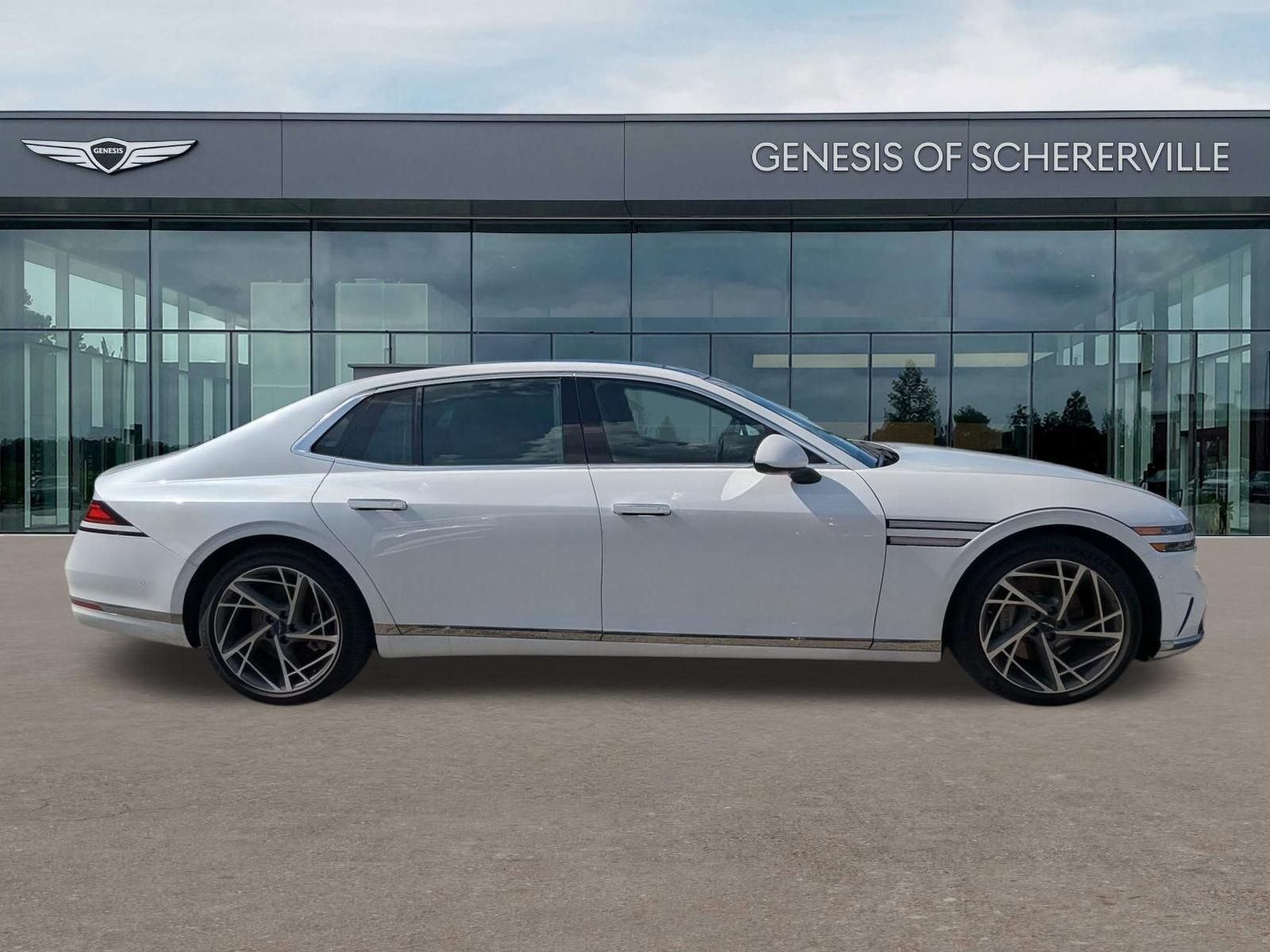 Used 2023 White Genesis 3.5T image 7