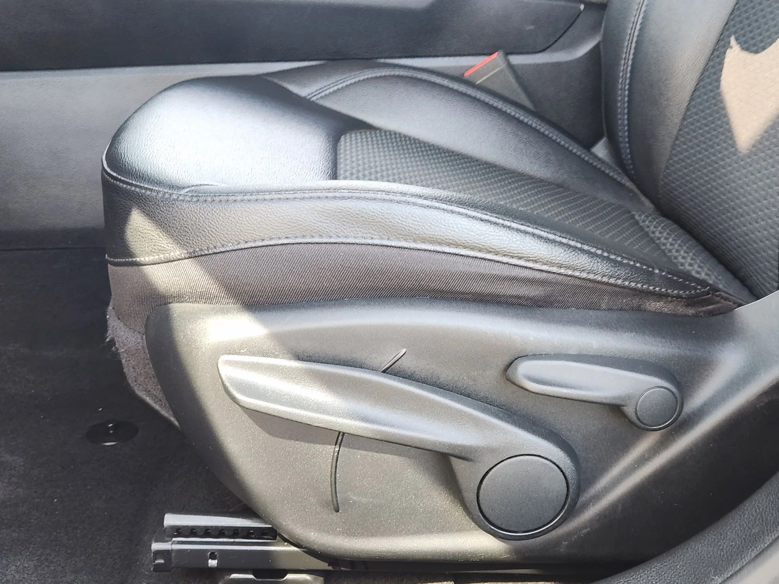 Used 2024 Black Jeep Latitude image 23