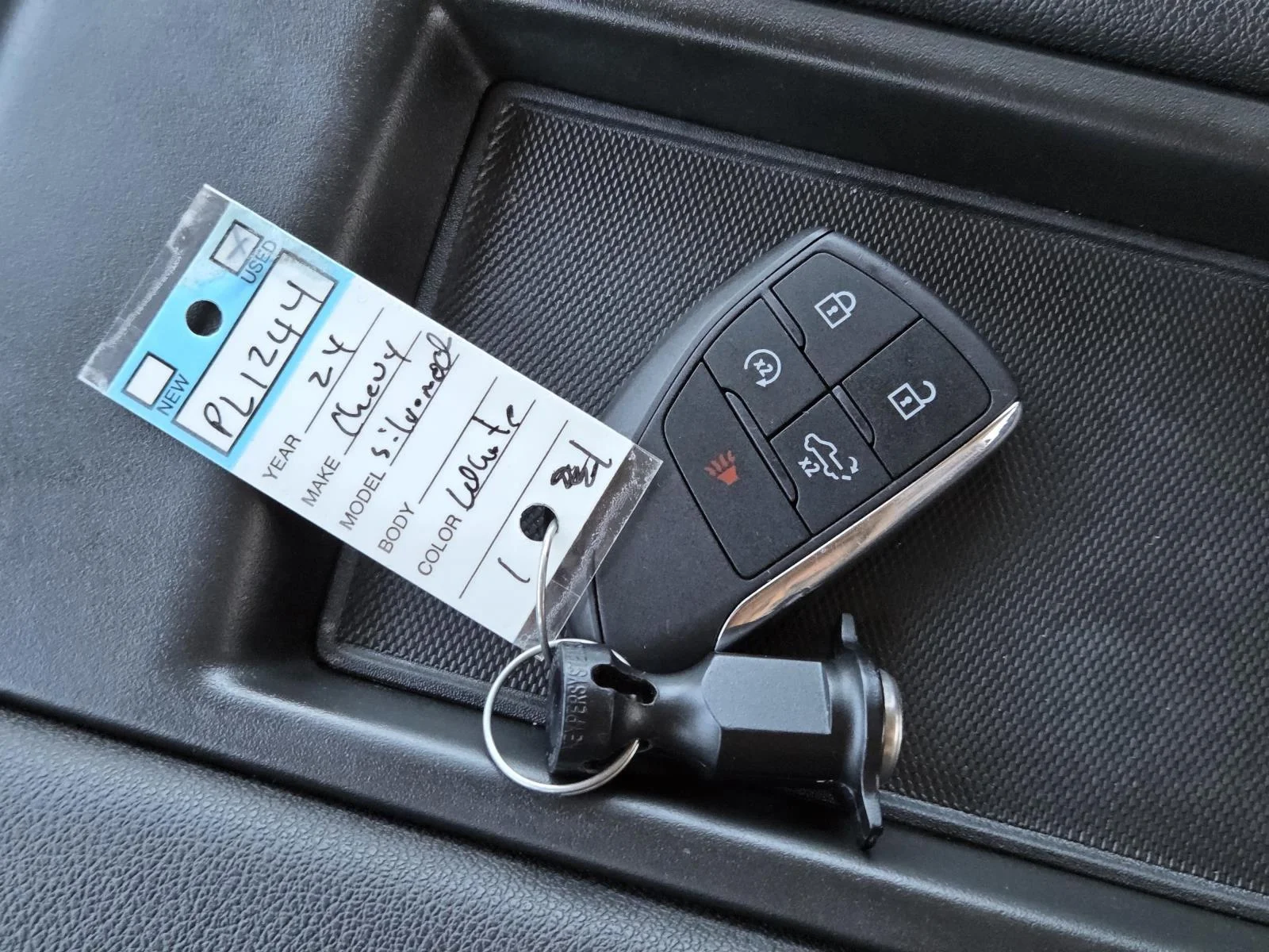 Used 2024 Summit White Chevrolet LT image 39