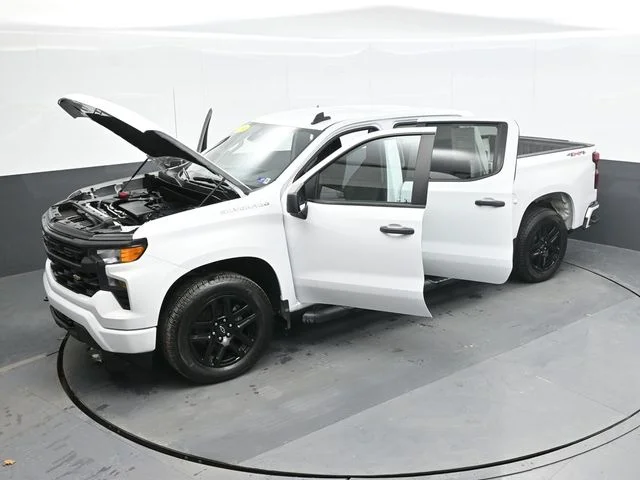 Used 2024 White Chevrolet Custom image 28