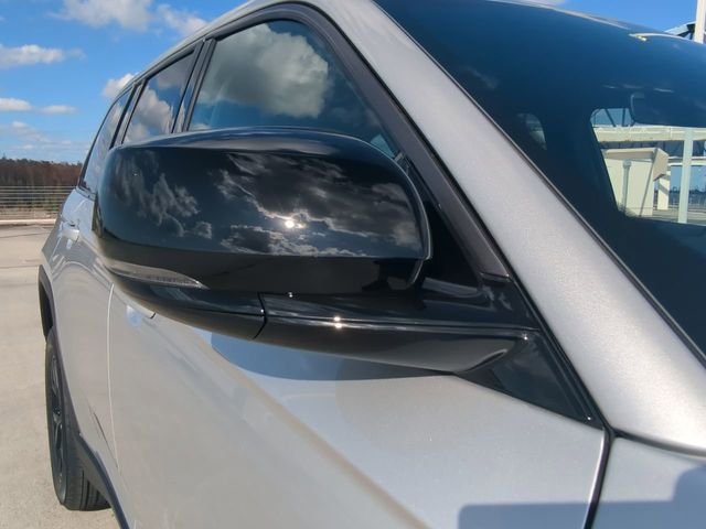 New 2026 Silver Zynith Exterior Paint Jeep Altitude image 12