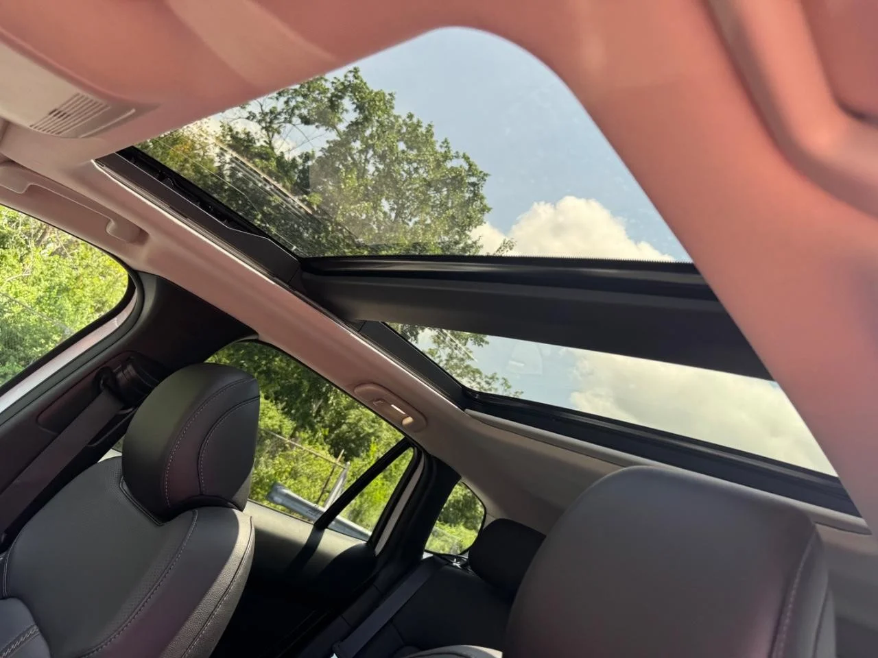 Used 2025 Wind Chill Pearl Mazda Premium Plus image 20