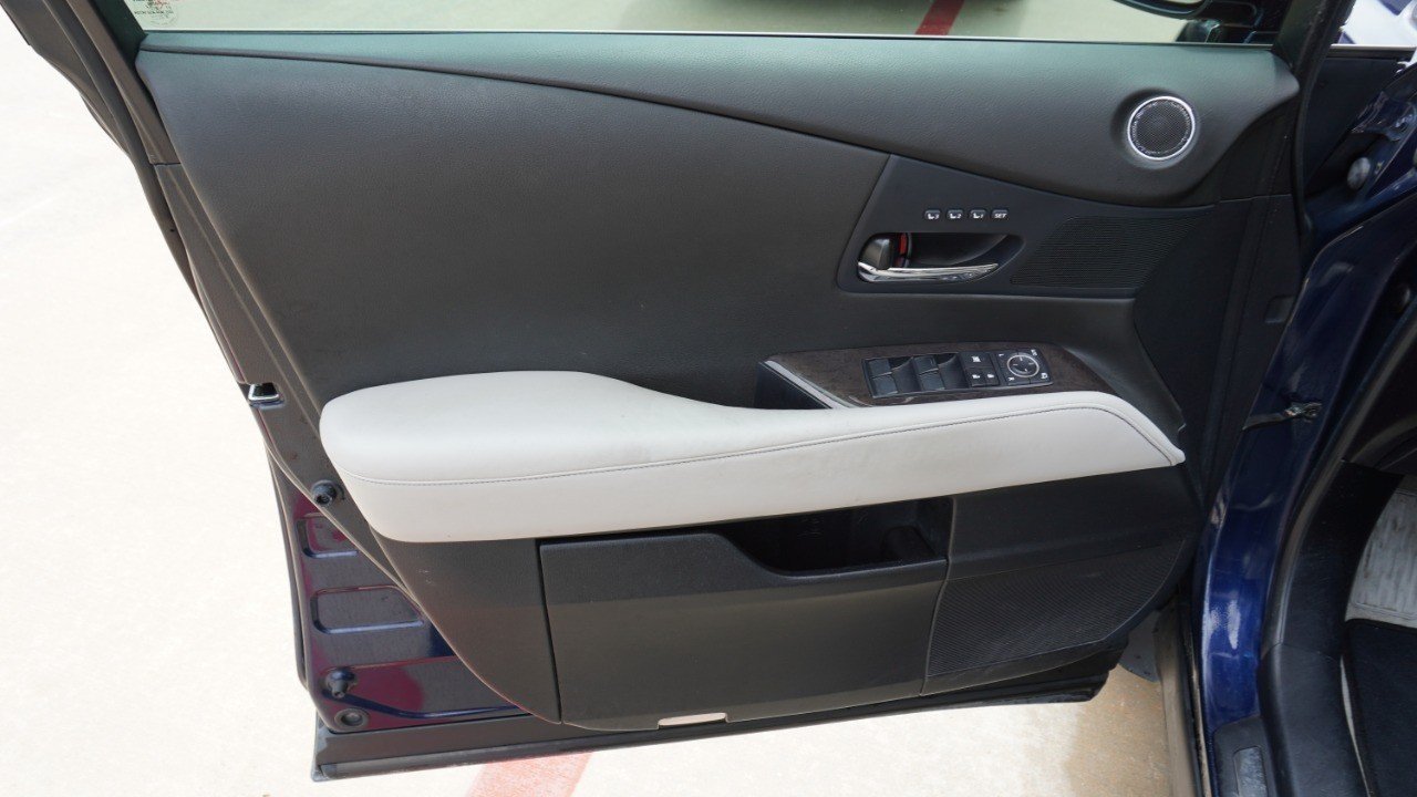 Used 2015 Blue Lexus  image 13