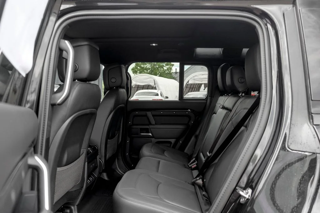 New 2026 Santorini Black Land Rover S image 17