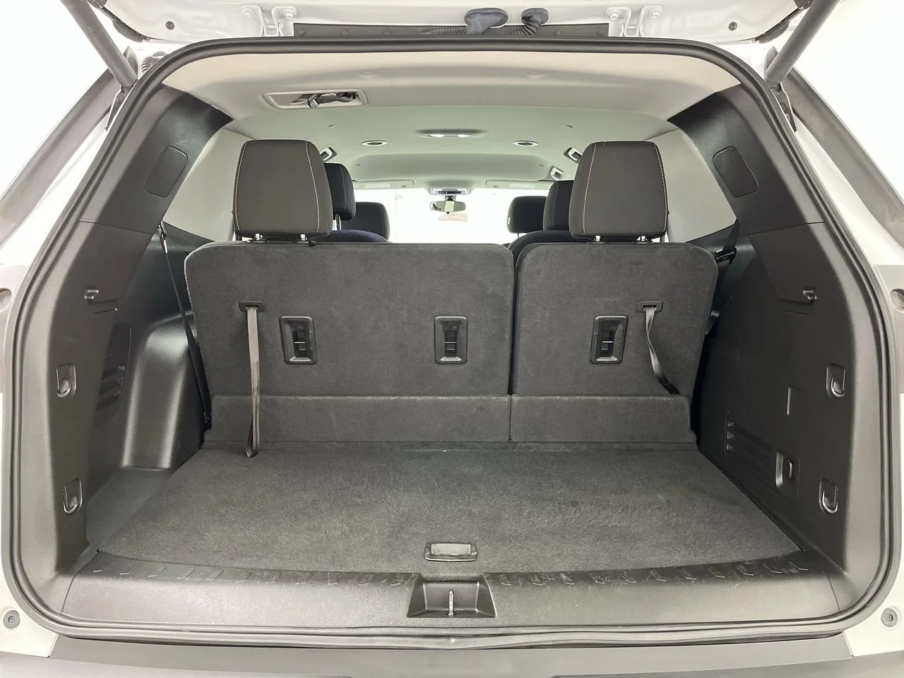 Used 2019 SUMMIT WHITE Chevrolet LT Cloth image 30