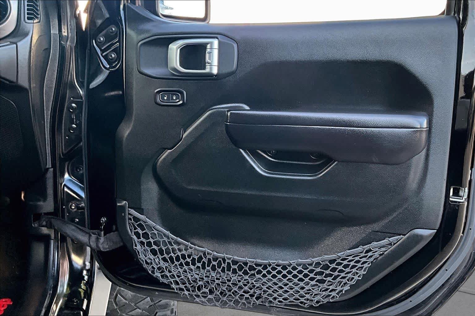 Used 2020 Black Clearcoat Jeep Sport S image 22