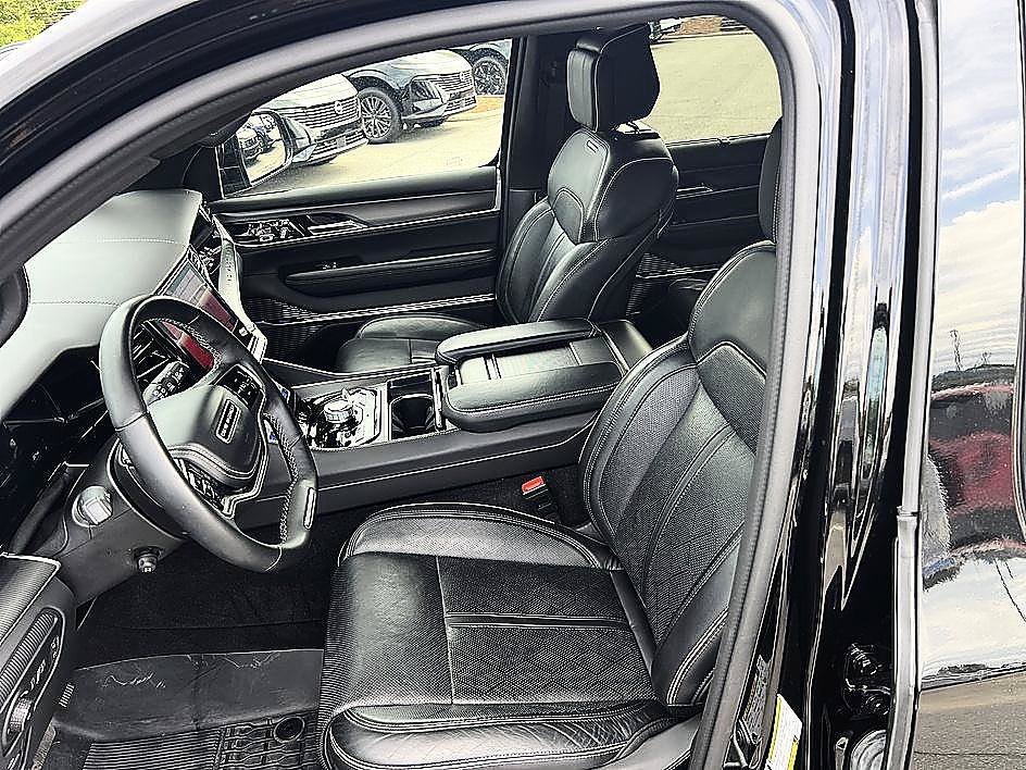 Used 2024 Diamond Black Crystal Pearlcoat Jeep Series II image 8