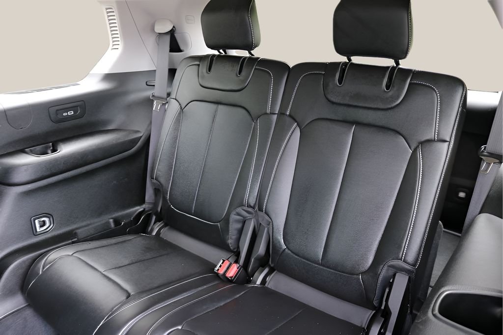 Used 2023 White Jeep Limited image 16