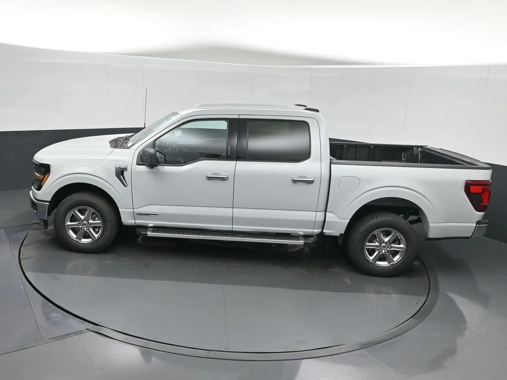 Used 2024 White Ford XLT image 30
