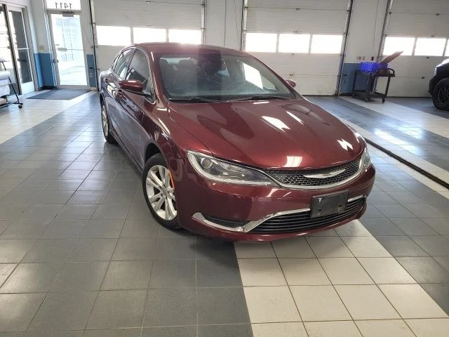 2015 Chrysler 200 Limited's photo