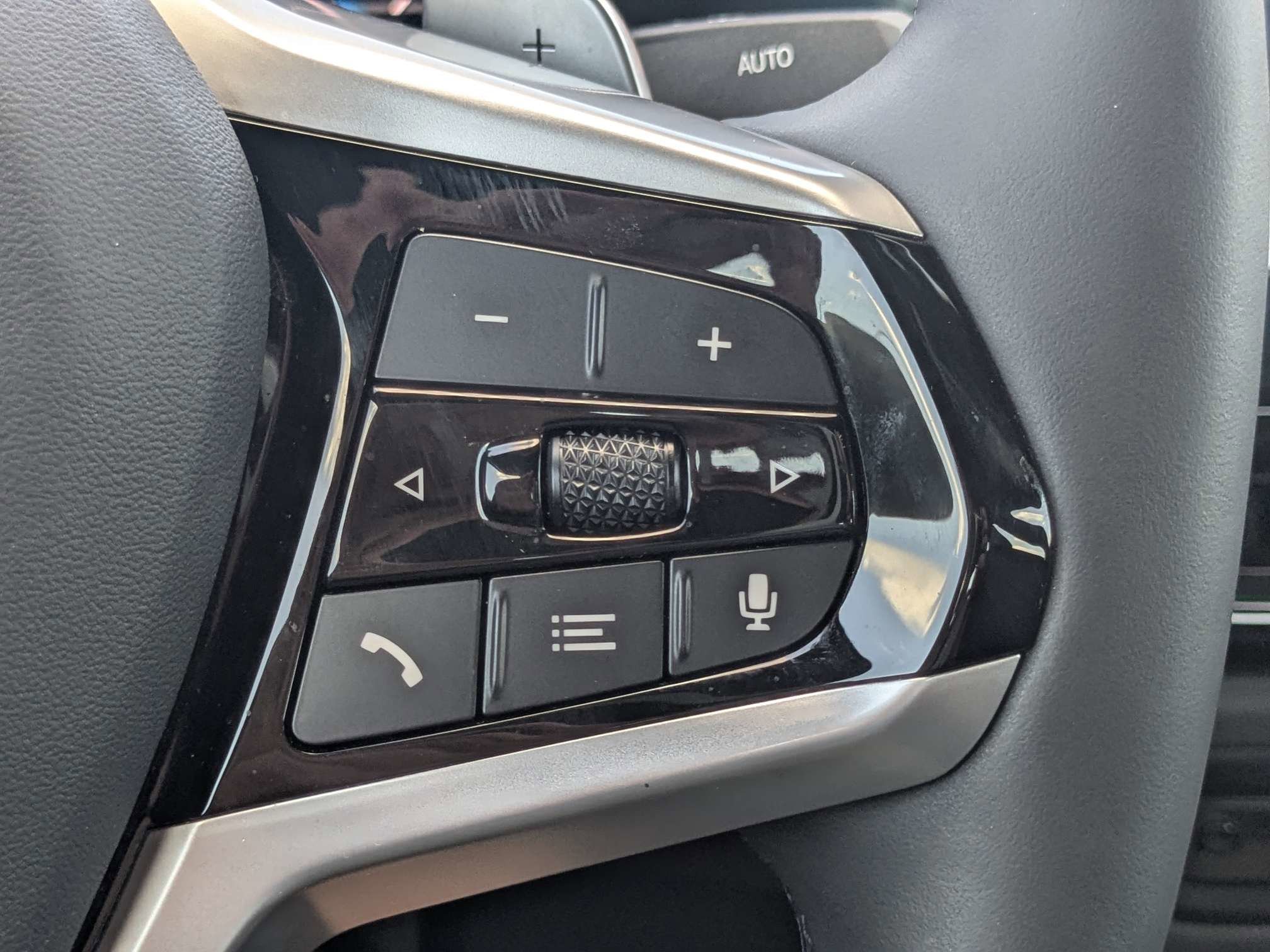 2025 BMW 3 Series 330i - Photo 29