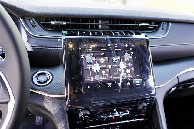 New 2024 Bright White Clear-Coat Exterior Paint Jeep Laredo image 30