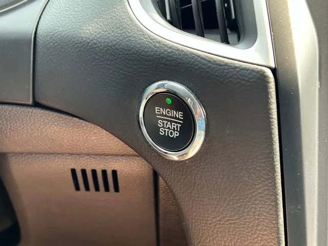 Used 2022 Black Ford SEL image 19