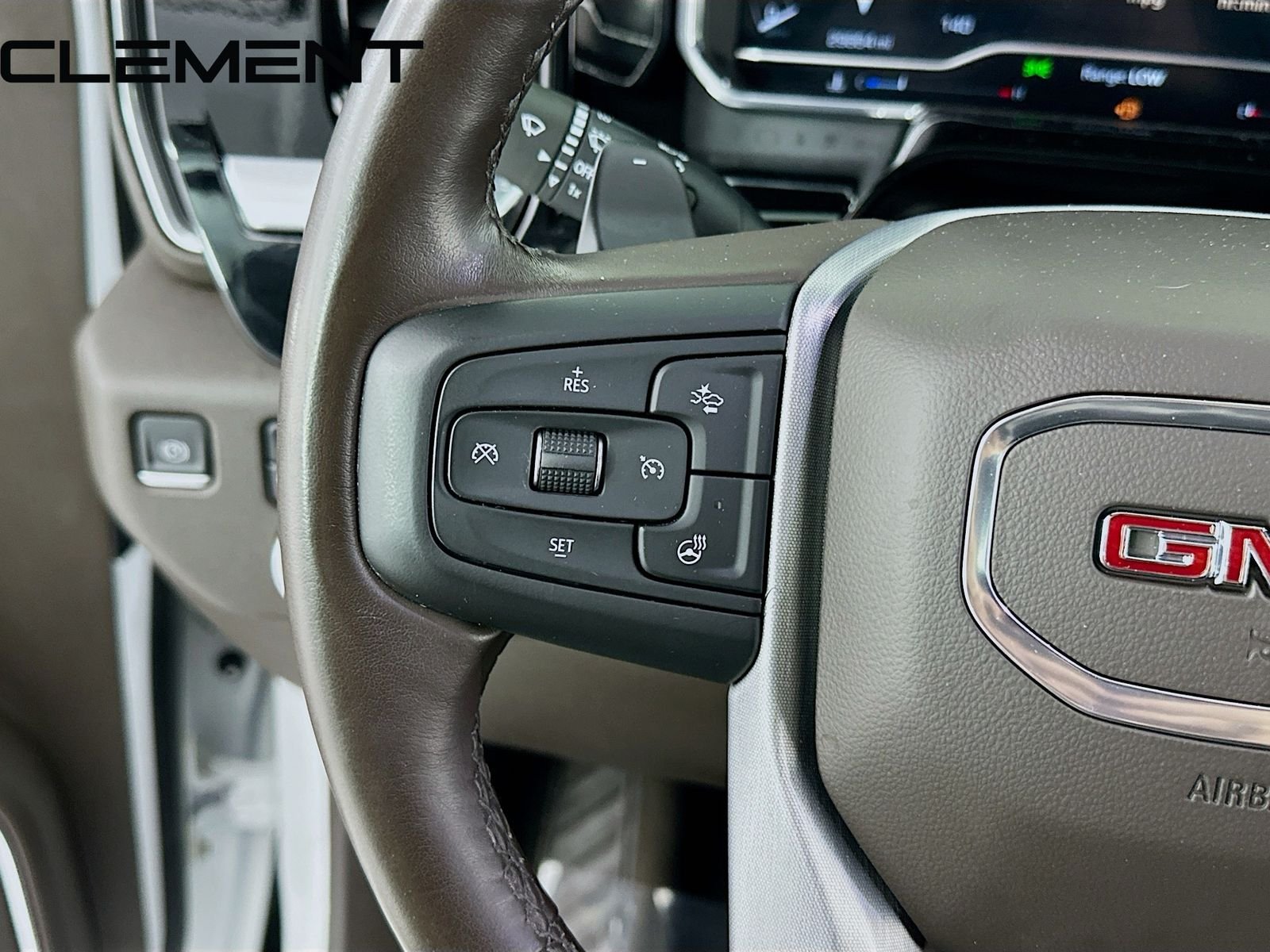 Used 2022 White GMC SLT image 15