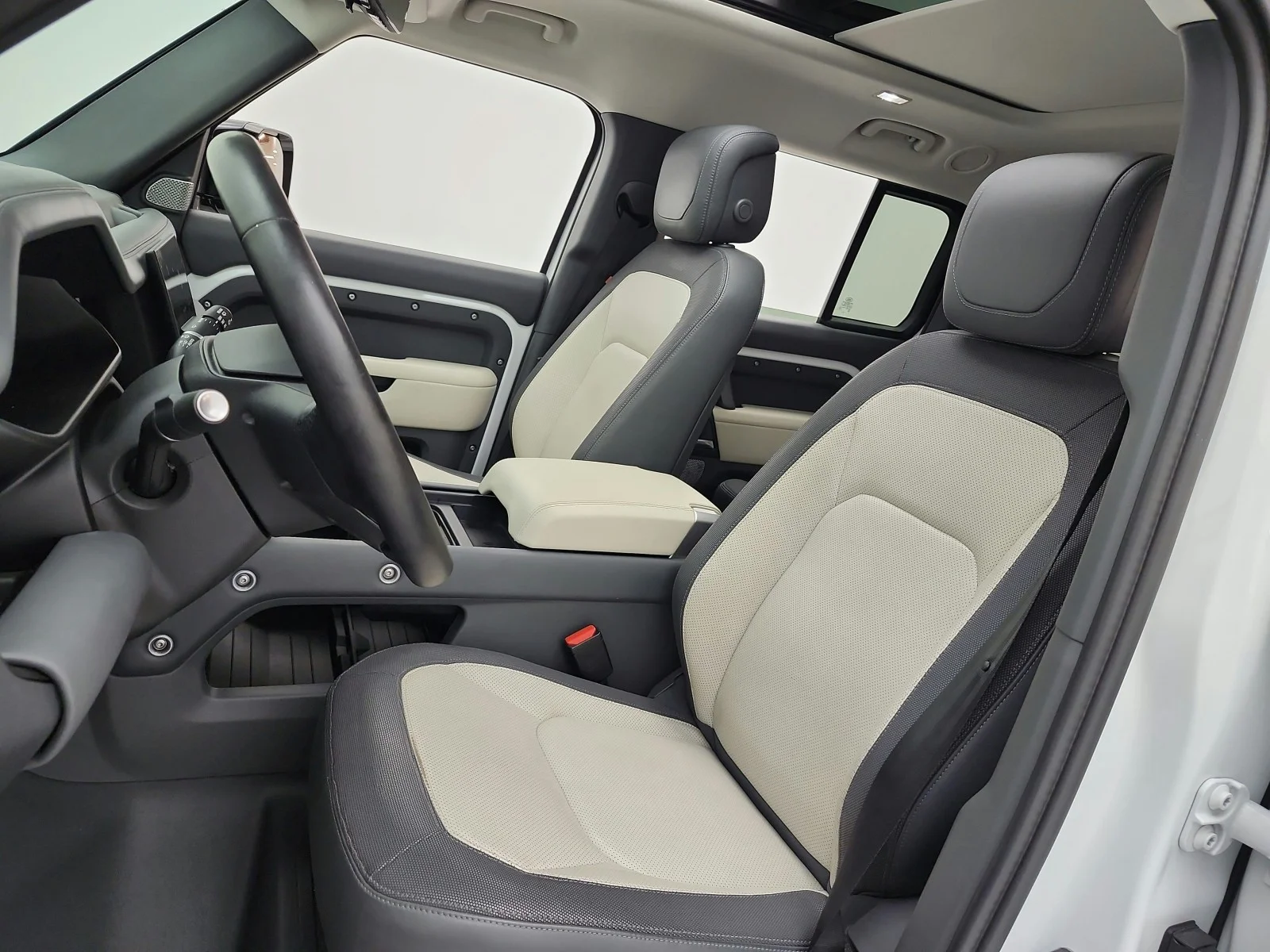 Used 2024 Fuji White Land Rover 130 P400 X-Dynamic SE image 10