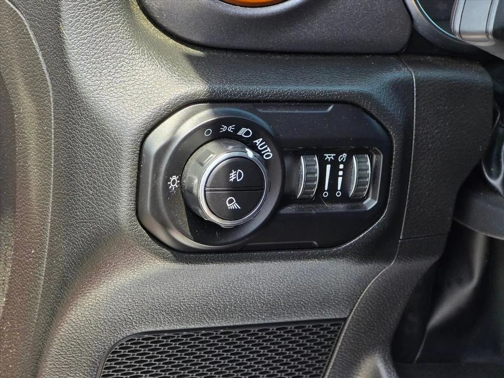 Used 2022 Red Jeep Mojave image 8