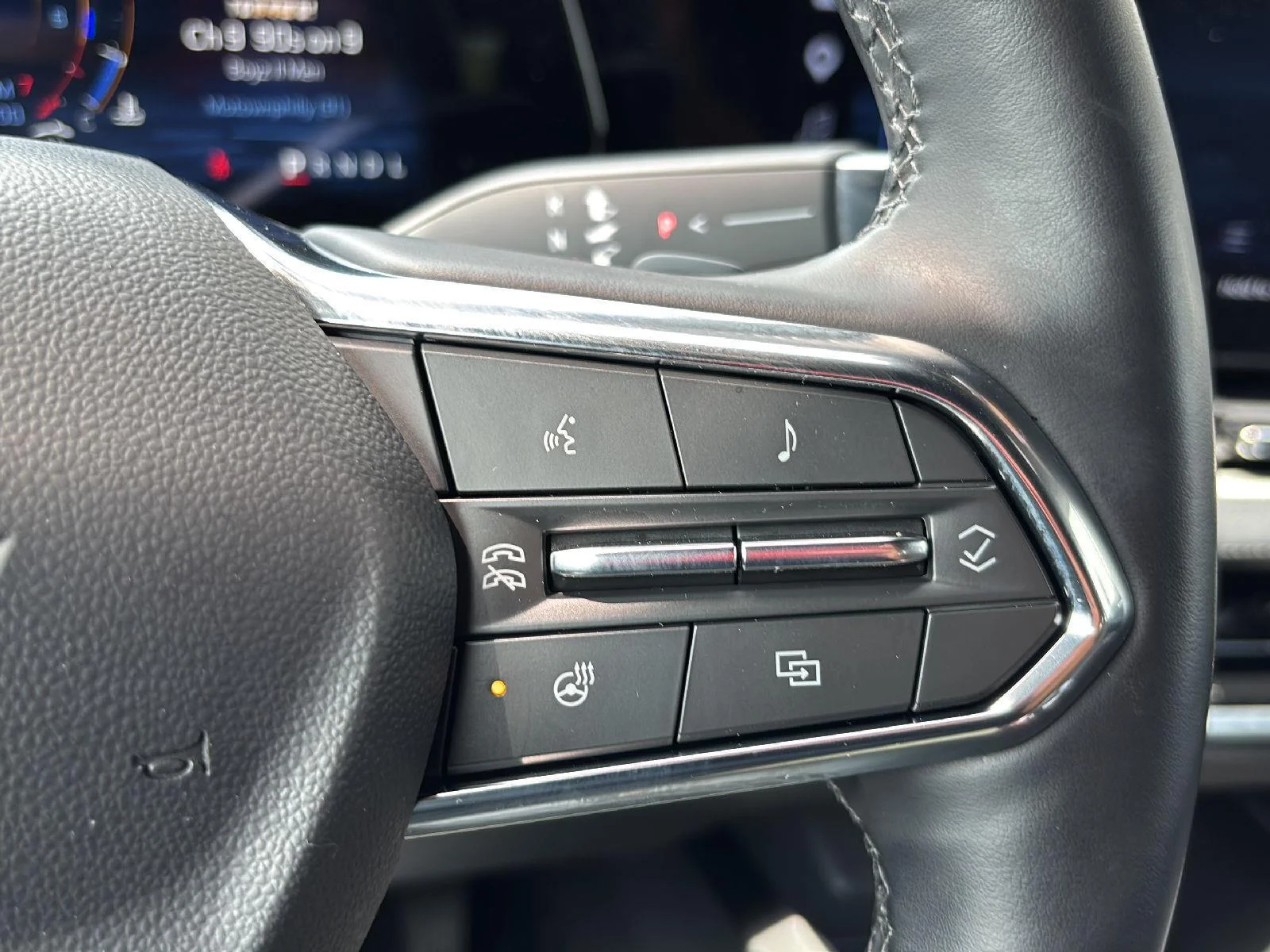 Used 2025 Sterling Gray Metallic Chevrolet LT image 27