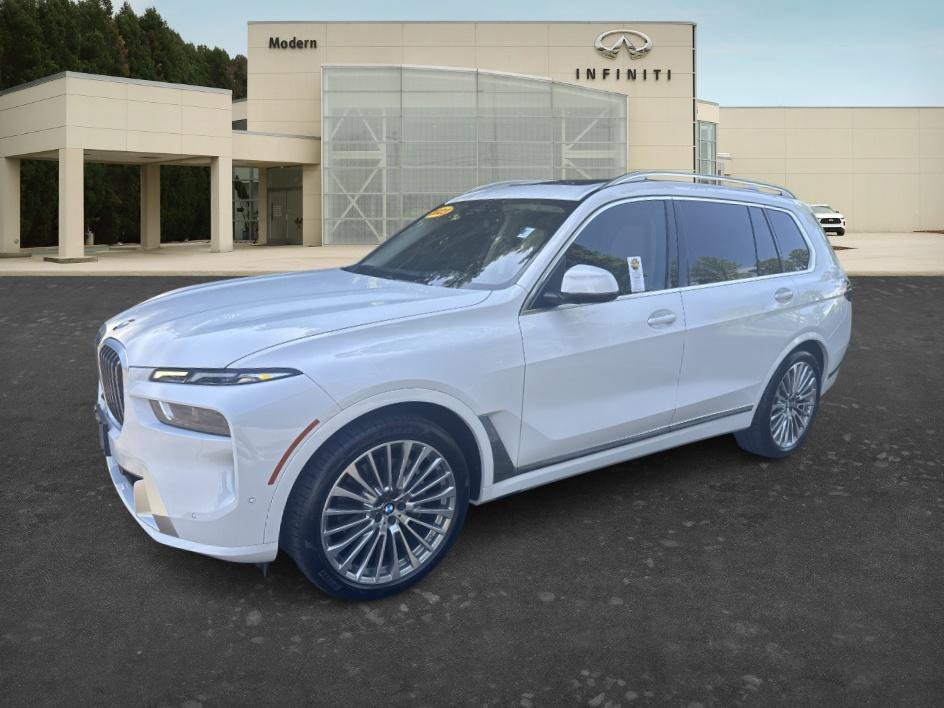 2023 BMW X7 xDrive40i's photo