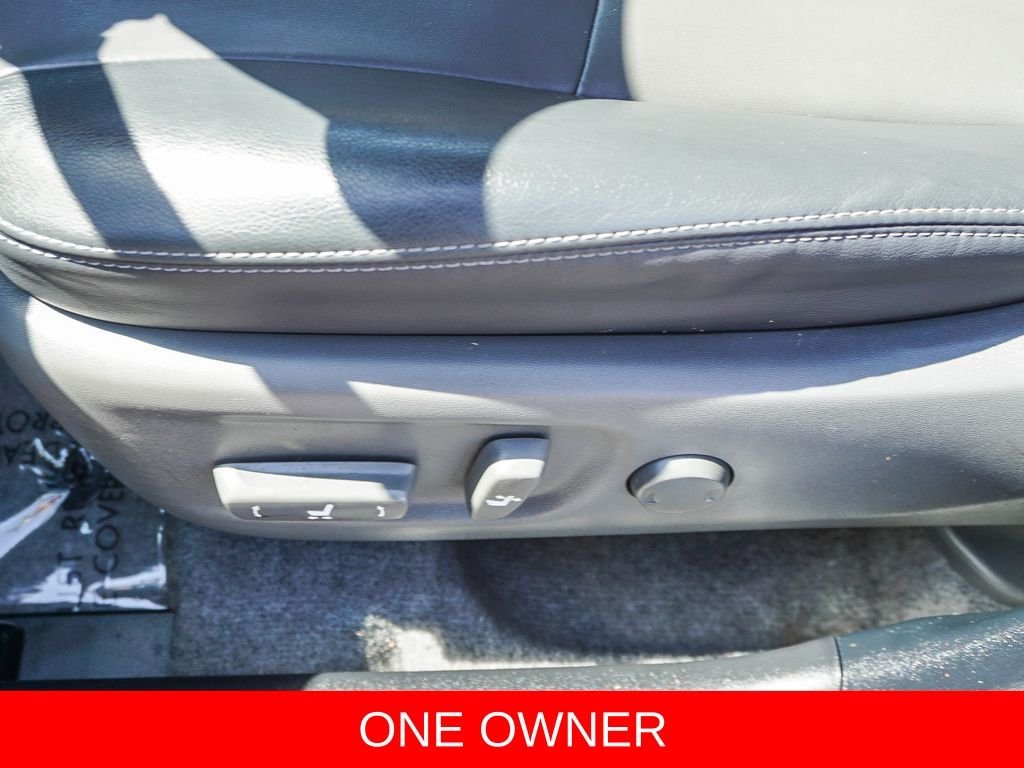 Used 2013 White Toyota Four image 19
