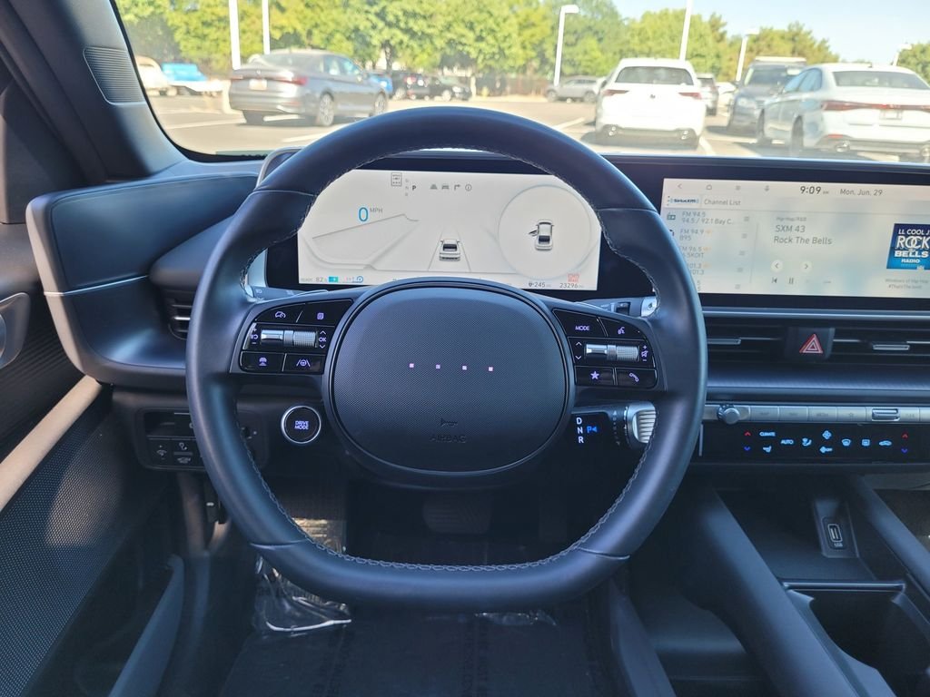 Used 2024 Silver Hyundai SE image 17