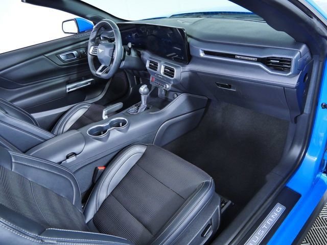 Certified Used 2025  Ford GT Premium image 12