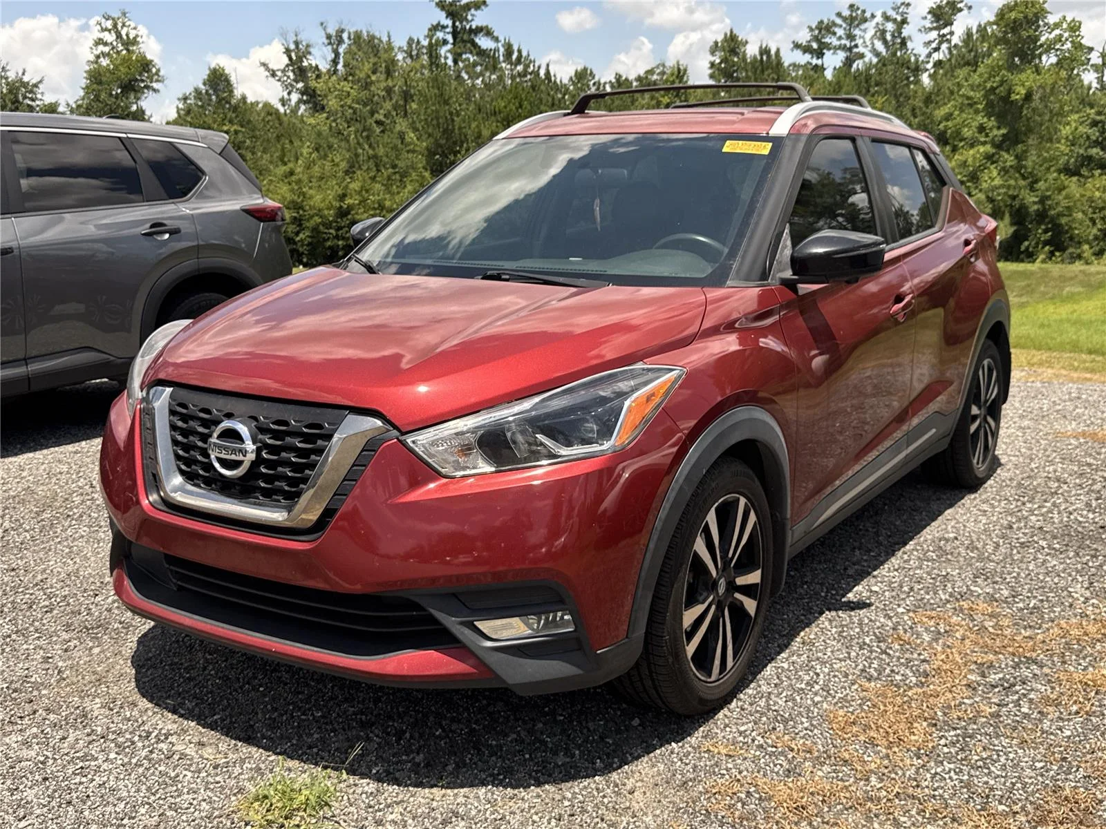 Used 2018 Cayenne Red Nissan SR image 4