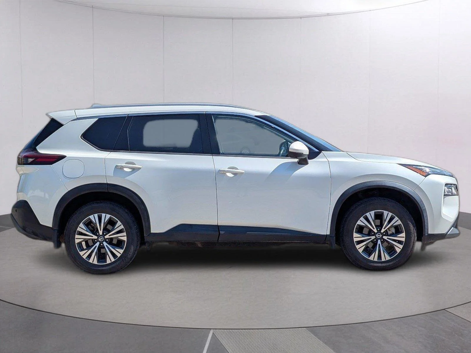Used 2021 Pearl White Tricoat Nissan SV image 8