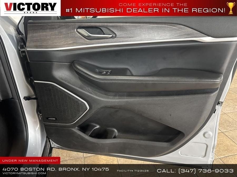 Used 2023 Silver Jeep 4xe image 7