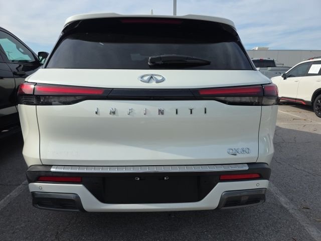 Used 2023 White INFINITI Sensory image 4