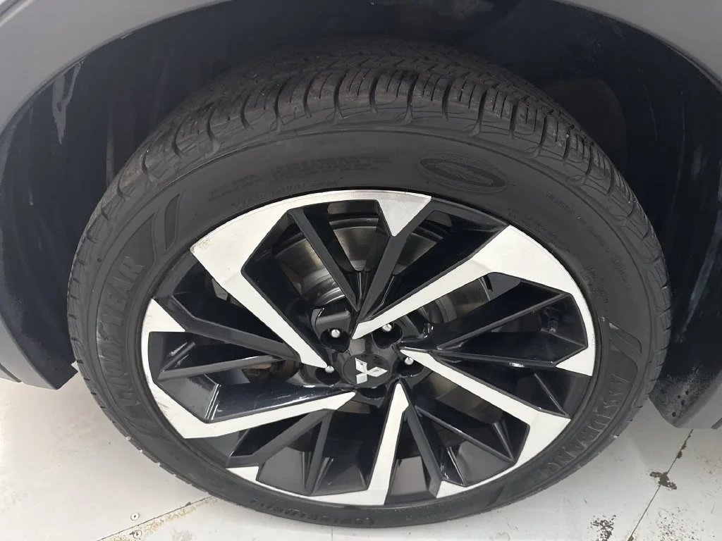 Used 2022 Mercury Gray Metallic Mitsubishi SE image 33