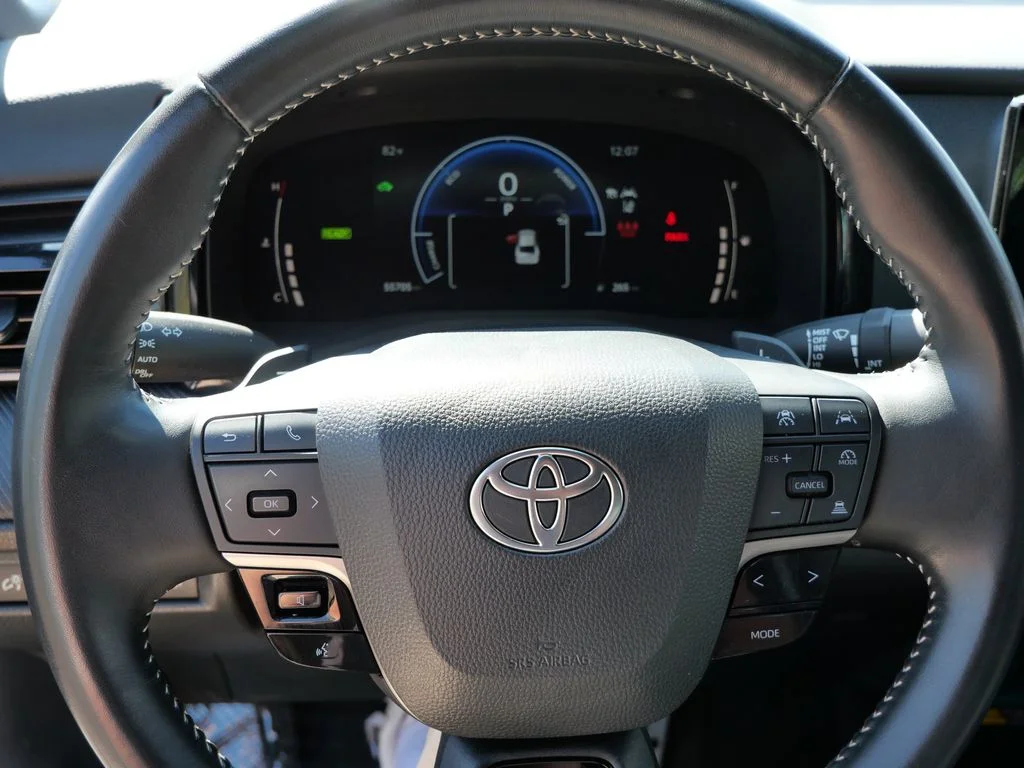 Certified Used 2025  Toyota SE image 23