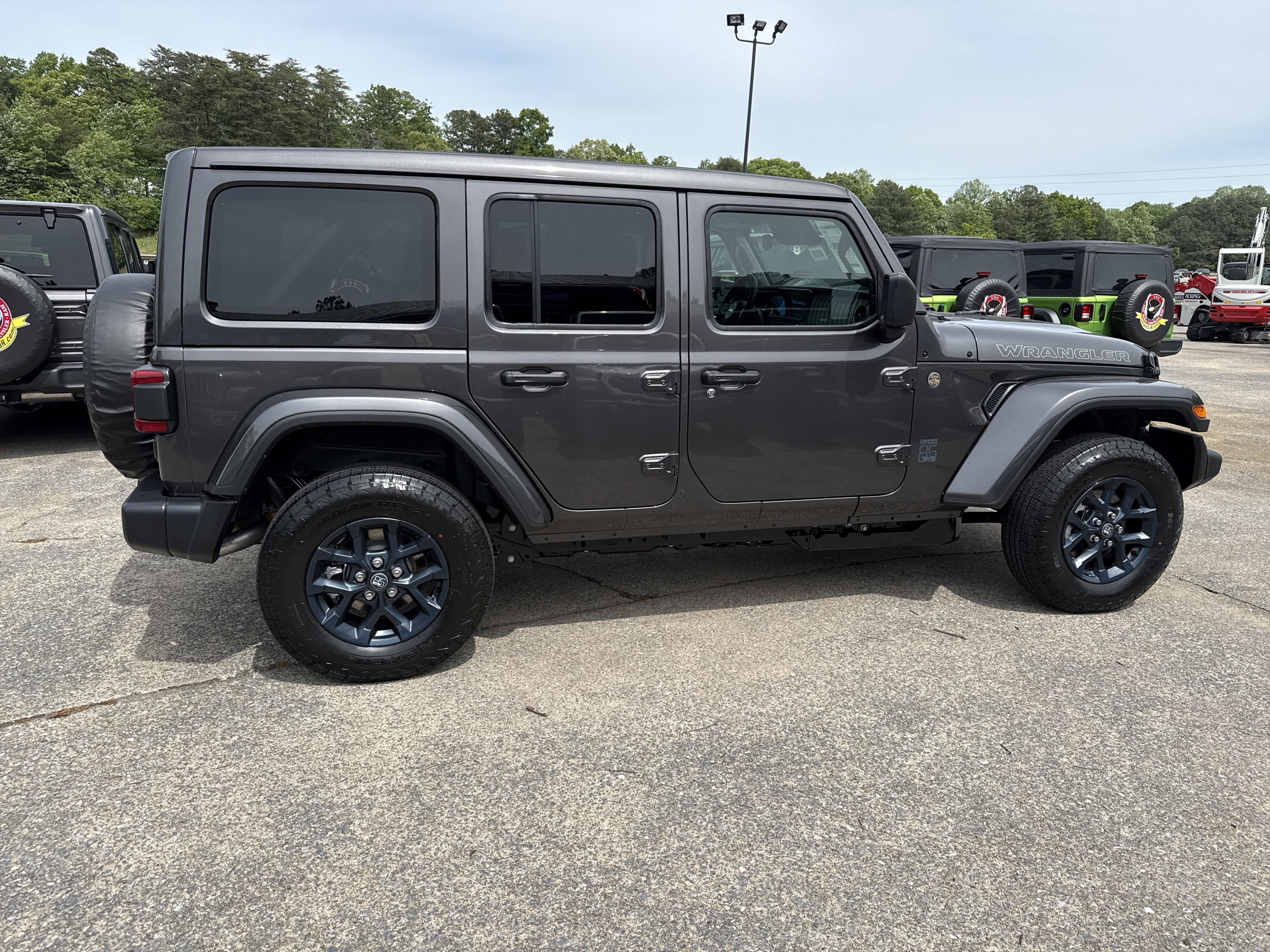 New 2026 Granite Crystal Metallic Clearcoat Jeep 85th Anniversary image 8