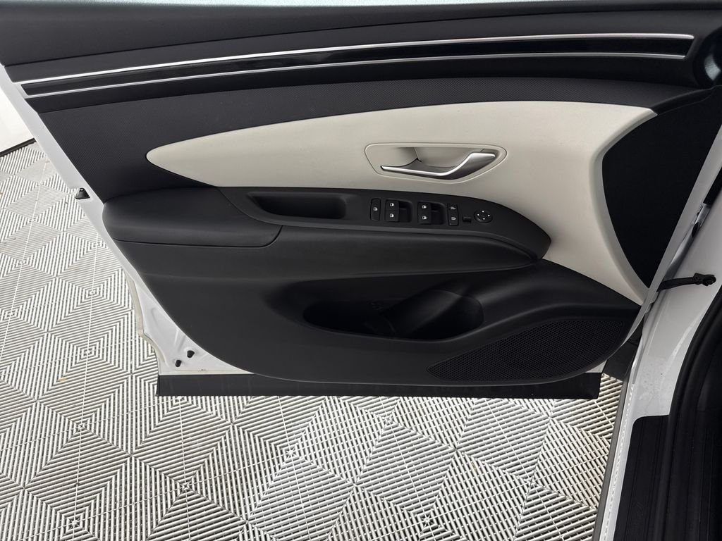 2022 Hyundai Tucson SE - Photo 12