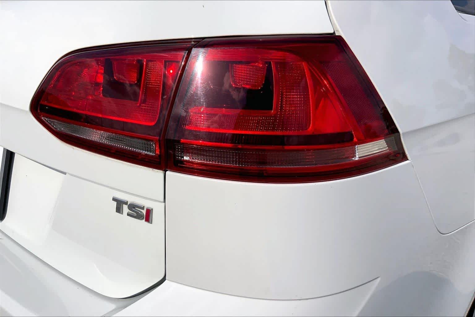 Used 2015 Pure White Volkswagen TSI S image 29