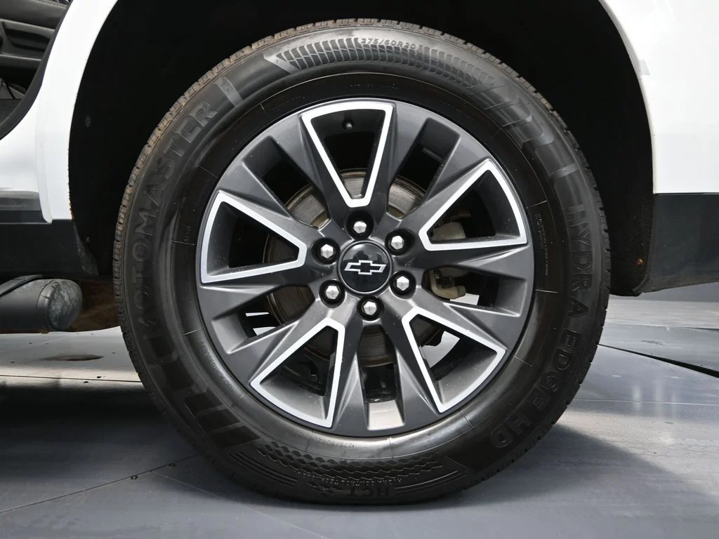 Used 2023 White Chevrolet Z71 image 16