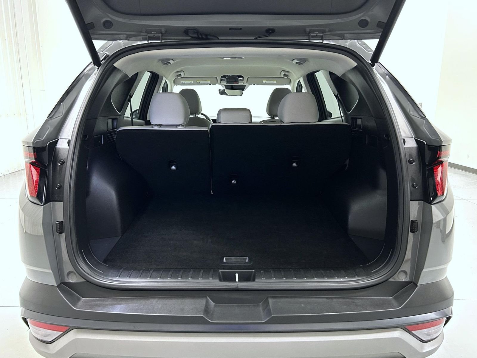 Used 2025 Gray Hyundai SEL image 23