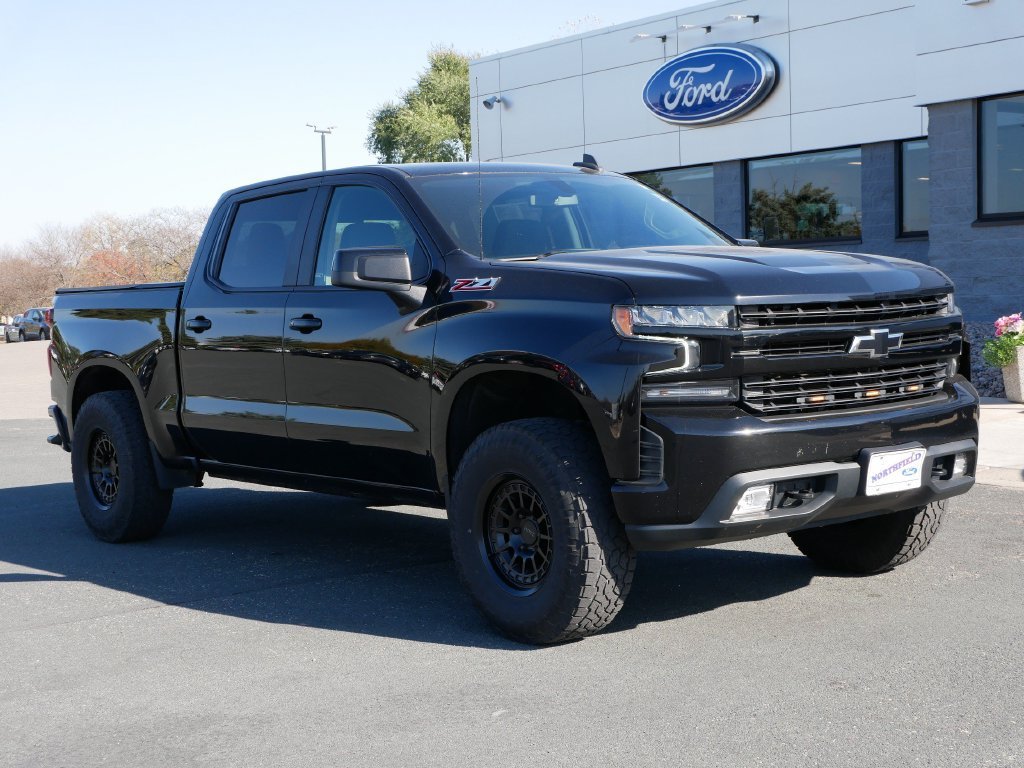 Used 2021 Chevrolet Silverado 1500 RST with VIN 1GCUYEED8MZ138602 for sale in Northfield, Minnesota
