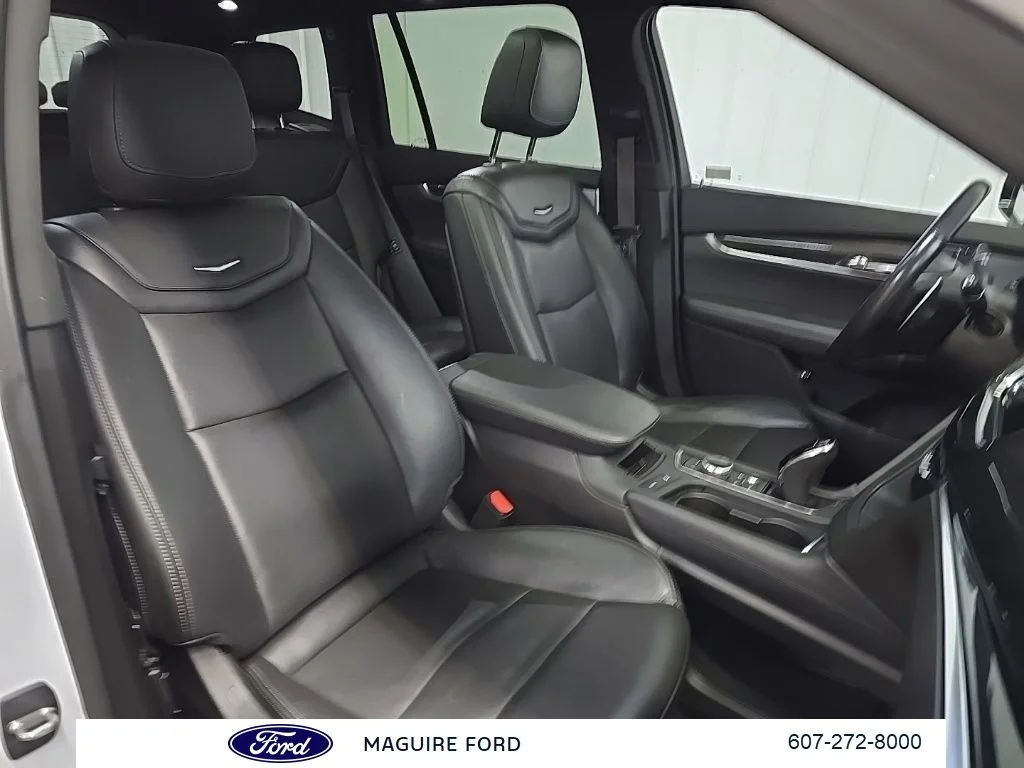 Used 2021 White Cadillac Sport image 18