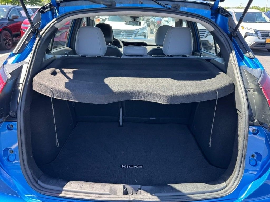 Used 2023 Blue Nissan SR image 6