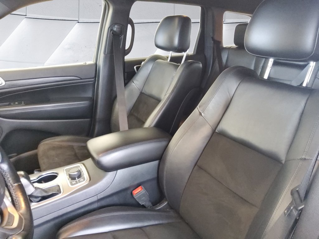 Used 2020 White Jeep Laredo image 8