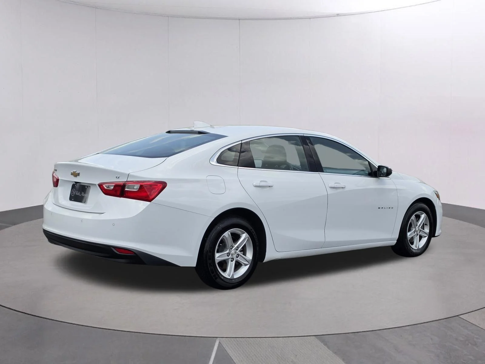 Used 2024 Summit White Chevrolet LT image 6