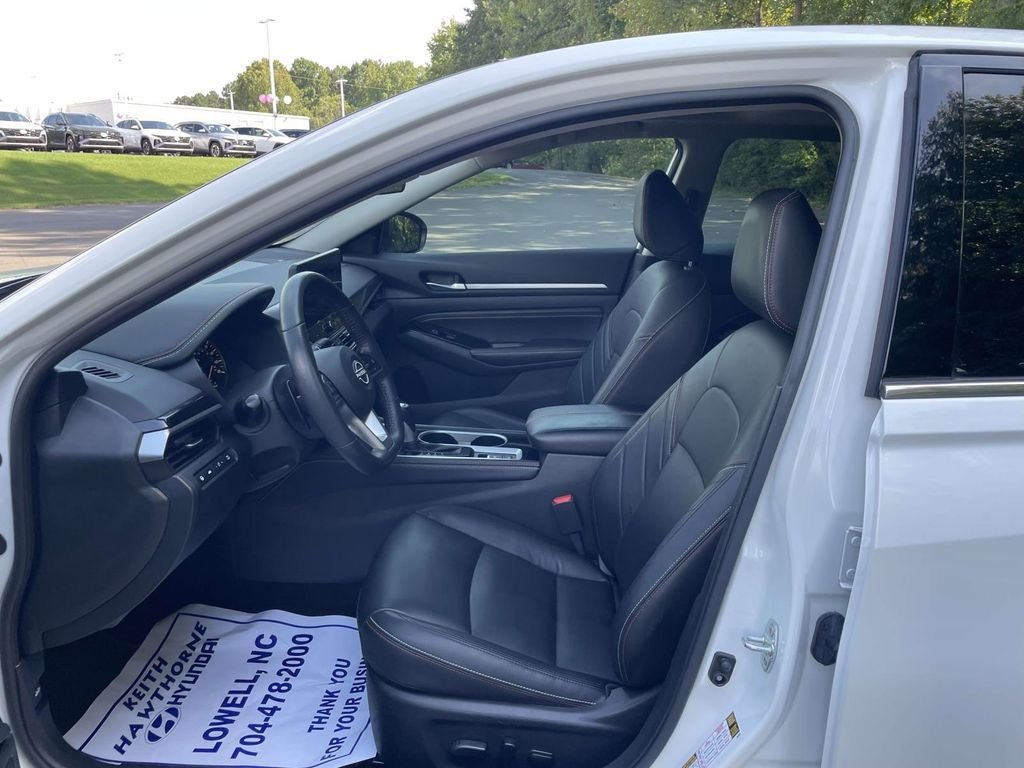 Used 2023 White Nissan 2.0 SR image 17