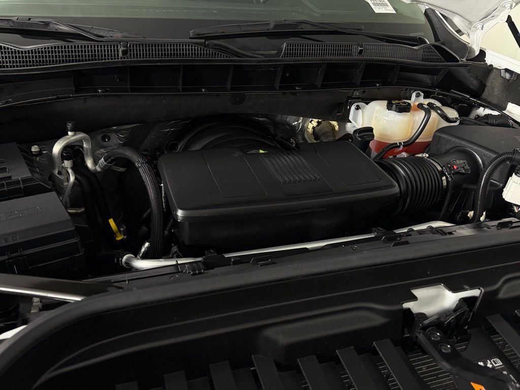 Used 2024 Summit White GMC Elevation image 31