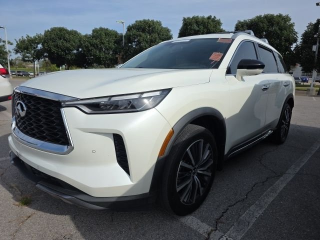 Used 2023 White INFINITI Sensory image 3
